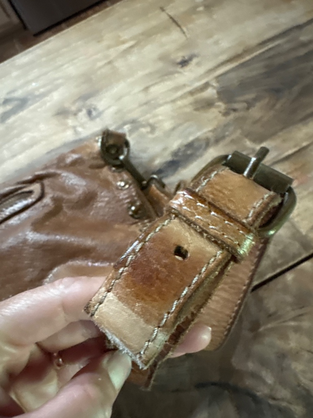 Wilson’s Leather Vintage studded crossbody purse - Picture 8 of 8